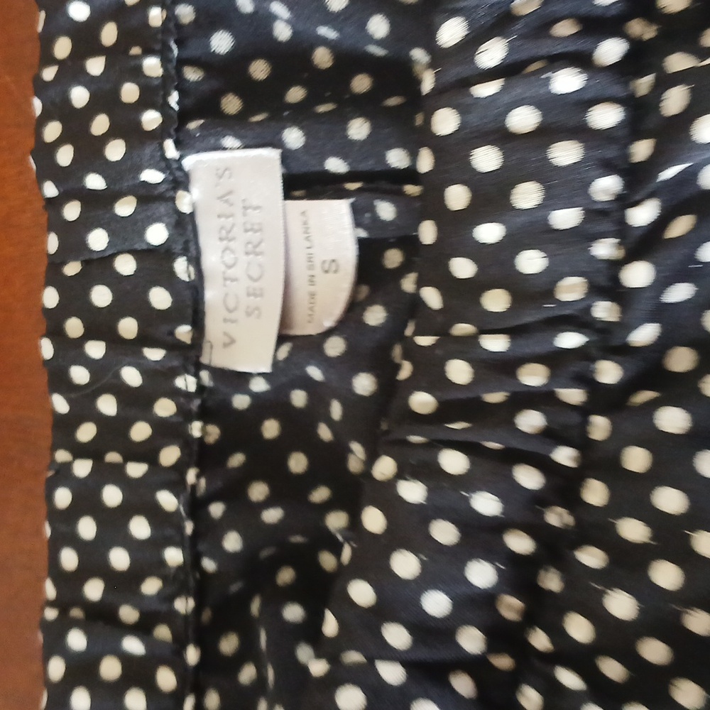 Victoria's Secret Women's Silky Black Pijamas - Picture 5 of 6
